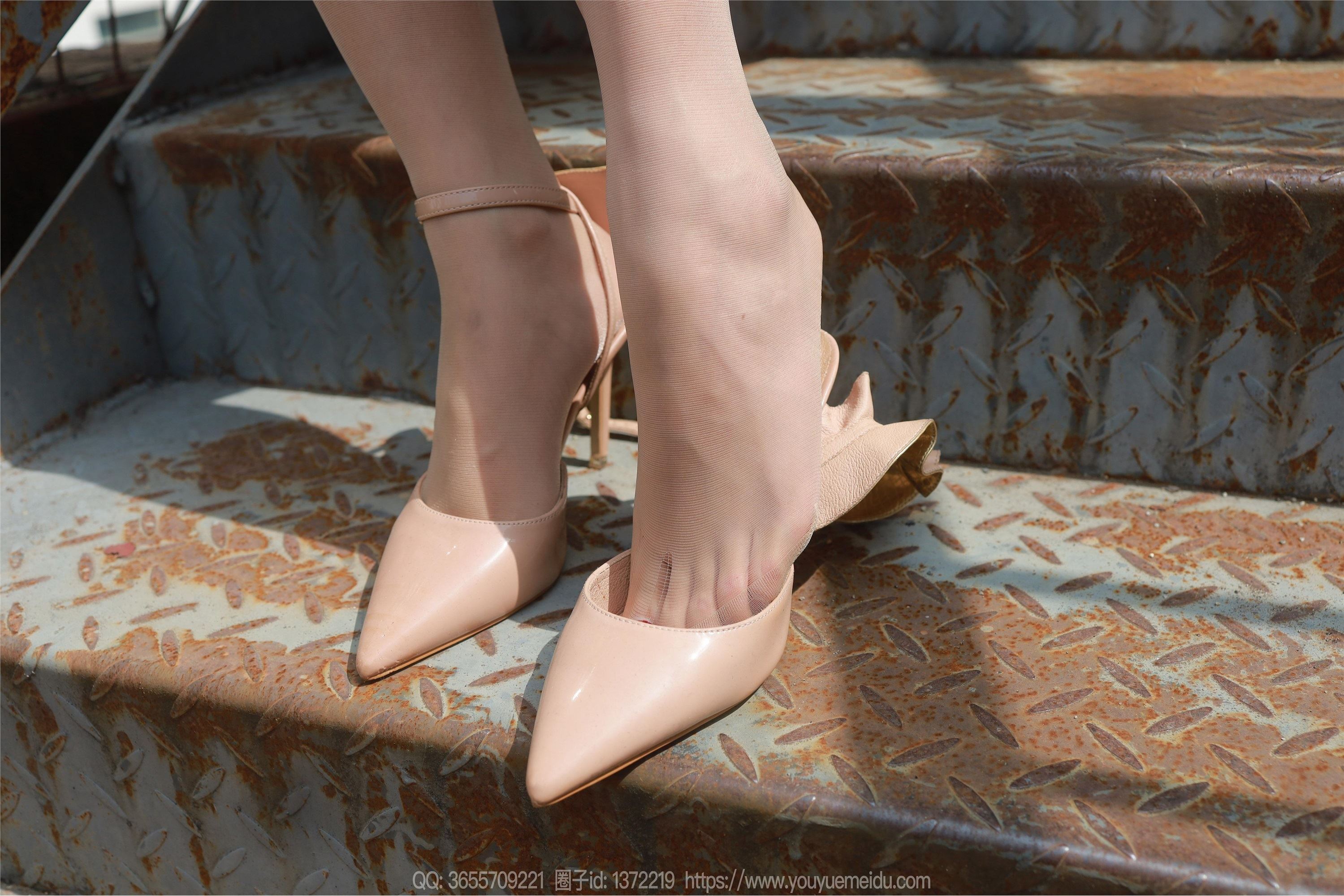 IESS异思趣向  2025.03.03 丝享家 1991 婉萍《酒杯美腿》